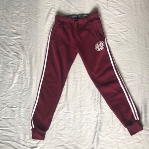 Love, Maroon pants